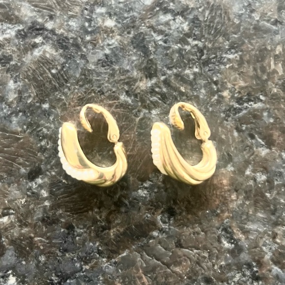 Vintage Trifari Snap Clip On Earrings Gold with Pearly Beads Midcentury - Picture 6 of 7